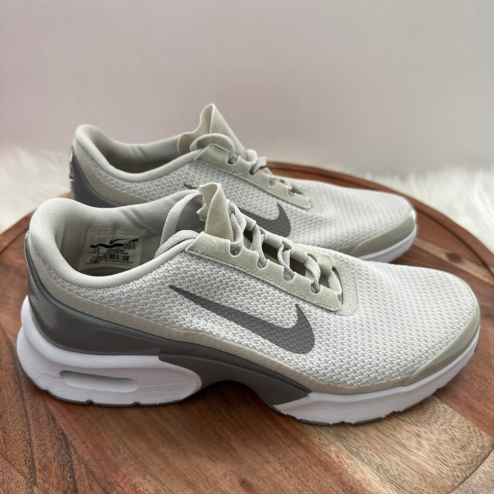 Nike Air Max Jewell Womens 7.5 Light Bone White Sneakers 896194-002